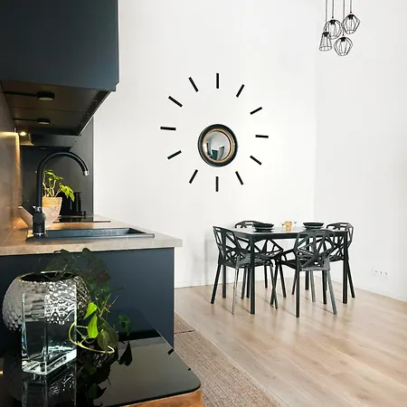 Apartment Elegant And Cozy With Balcony, In The Heart Of Krakow