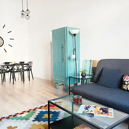 Elegant And Cozy With Balcony, In The Heart Of